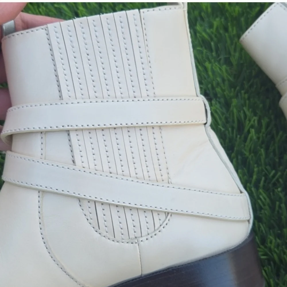 Tory Burch T-Hardware Chelsea Boot Dulce De Leche Size 7
